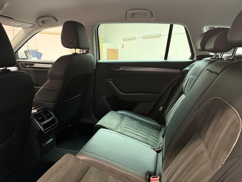 Škoda Superb 2.0 TDI 147kW Style Combi DSG - fotka 12 z 16