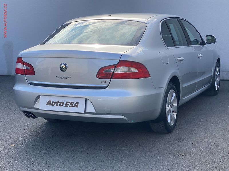 Škoda Superb (2012) 2.0 TDi, Ambition - fotka 4 z 16