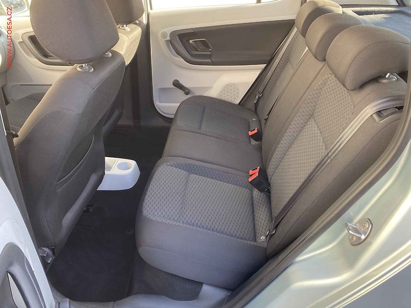 Škoda Fabia (2011) 1.2 TSi, Ambiente, výhřev sed - fotka 10 z 17