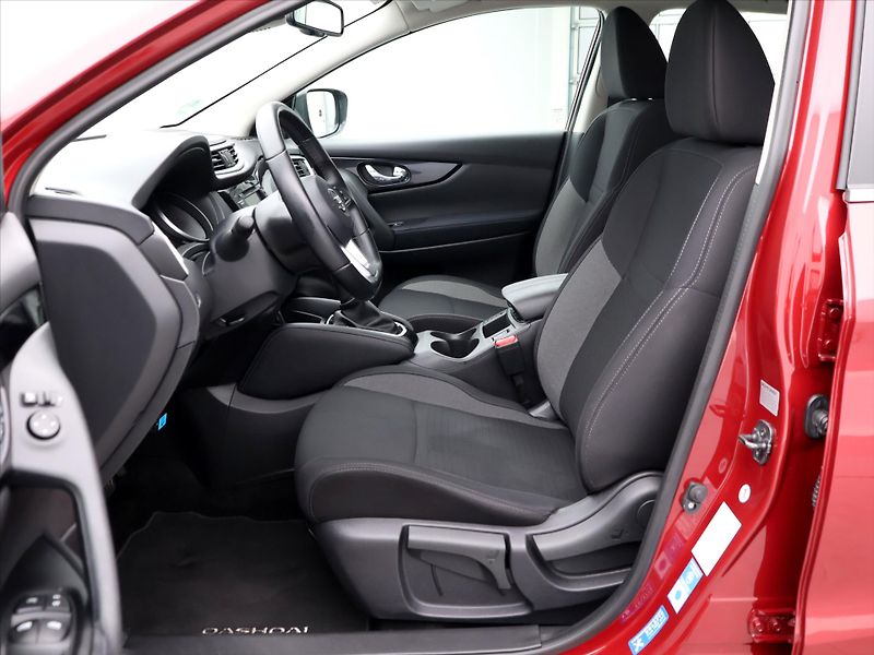 Nissan Qashqai 1,3 DIG-T 116kW DCT Shiro - fotka 10 z 33