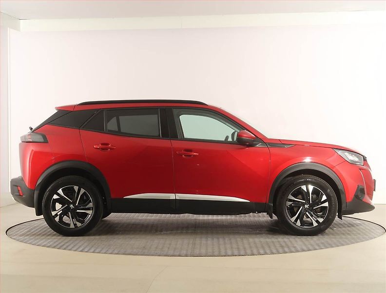 Peugeot 2008 (2022) 1.2 PureTech, Automat, ČR - fotka 6 z 25