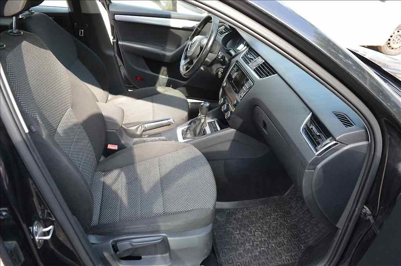 Škoda Octavia (2015) COMBI III. 1,6 TDI 4X4 - fotka 21 z 28