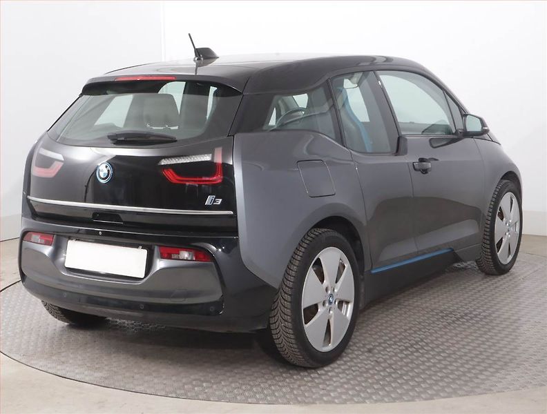 BMW i3 (2022) 120Ah BEV, SoH 98% - fotka 5 z 18