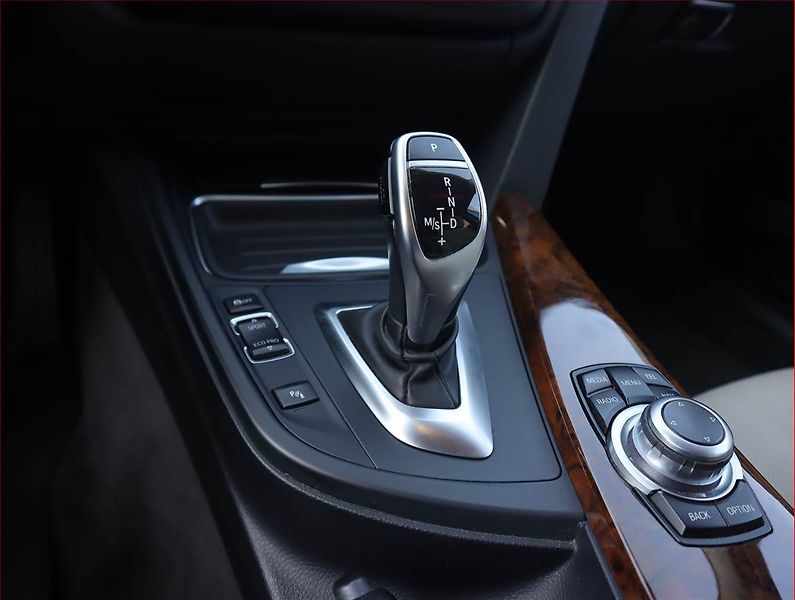 BMW Řada 3 (2015) 320 d xDrive, 4X4, Automat - fotka 16 z 21