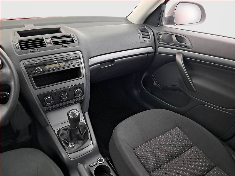 Škoda Octavia (2012) 1.4 TSI, Serv.kniha - fotka 8 z 14
