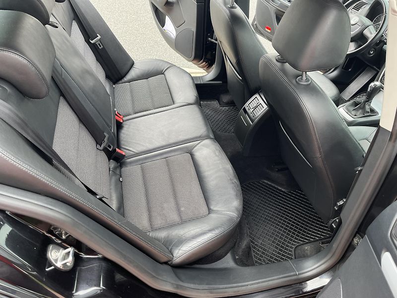 Škoda Octavia 1.6 TDi Elegance - fotka 14 z 28