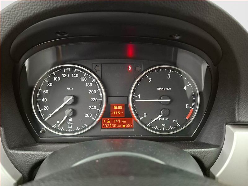 BMW Řada 3 (2011) 320 d, Tempomat - fotka 11 z 17