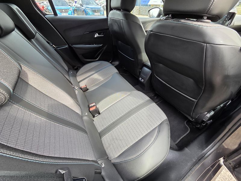 Peugeot 208 (2020) 1.2 PT 100 ALLURE EAT8 - fotka 11 z 26