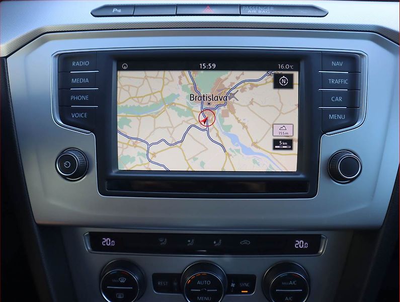 Volkswagen Passat (2015) 2.0 TDI, Automat, Serv.kniha - fotka 13 z 21