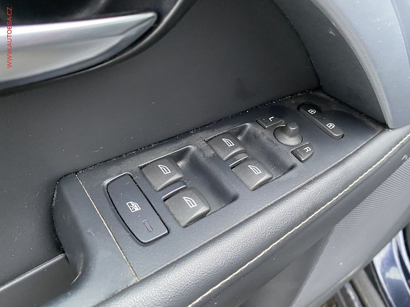 Volvo V70 (2015) 2.0 D4, Bixen, navi, kůže - fotka 14 z 20