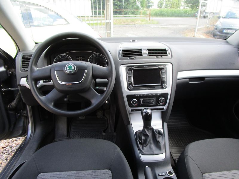 Škoda Octavia 2,0TDI-103KW-NOVÁ STK - fotka 9 z 13