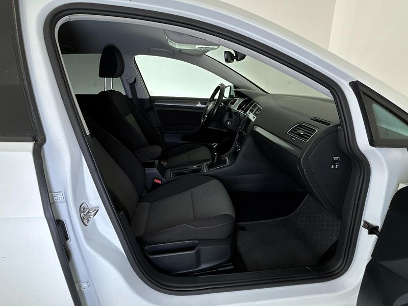 Volkswagen Golf Trendline - fotka 9 z 27