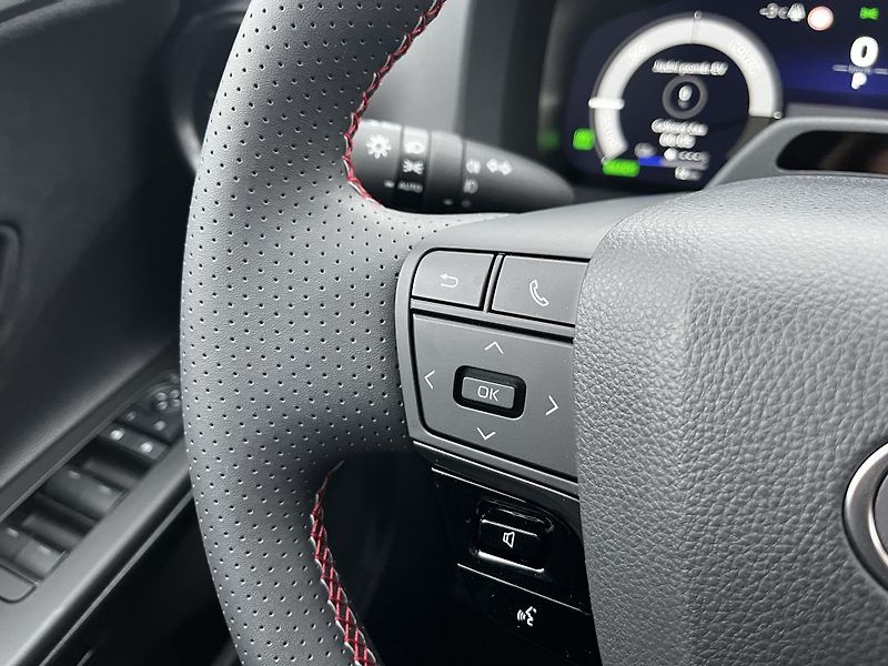 Toyota C-HR 2.0 Plug-in Hybrid ODBĚR IHNED - fotka 23 z 29