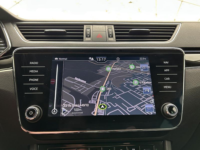 Škoda Superb 2.0 TDI L & K - fotka 10 z 34