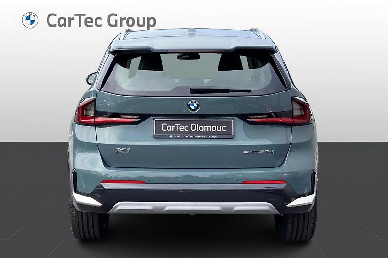 BMW X1 sDrive20d - fotka 7 z 8