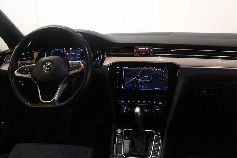 Volkswagen Passat (2020) 2.0TDI DSG Display Matrix - fotka 31 z 36
