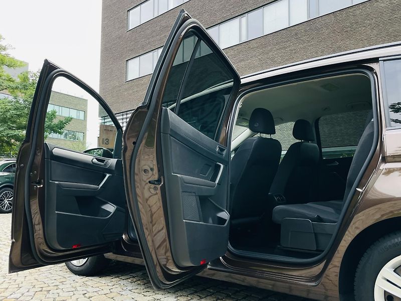Volkswagen Touran 1.2TSI MANUÁL 7MÍST SERVISKA - fotka 22 z 42