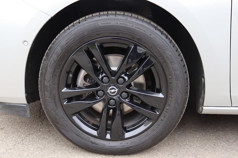 Opel Astra SPORTS TOURER+ 1.2 81kW - fotka 18 z 50