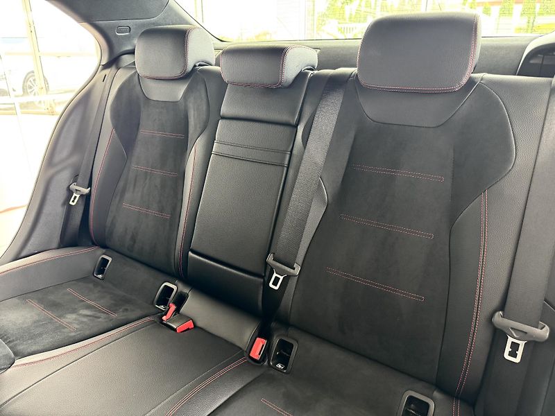 Mercedes-Benz Třídy A 200 AMG AUT*Panorama*Distronic - fotka 16 z 39