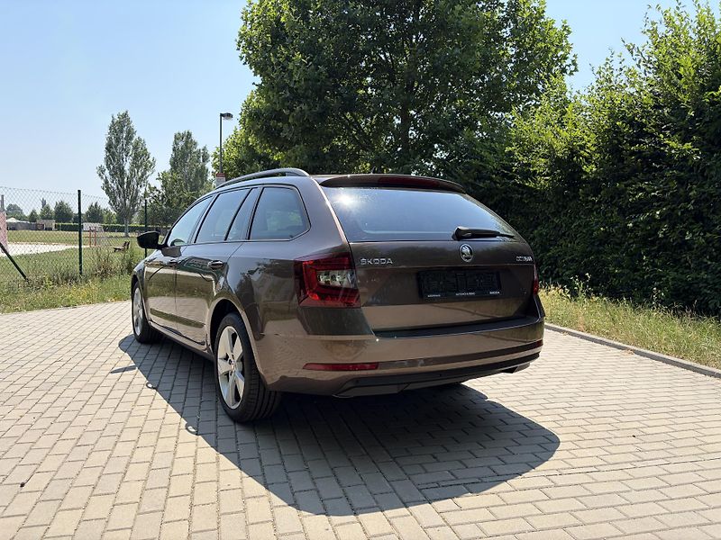 Škoda Octavia 2.0 TDi DSG CLEVER - fotka 7 z 28