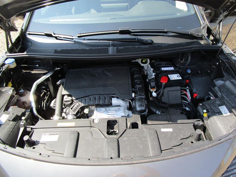 Peugeot 3008 1,2-96KW-1.MAJTIEL-NAJ-1.400KM - fotka 17 z 18