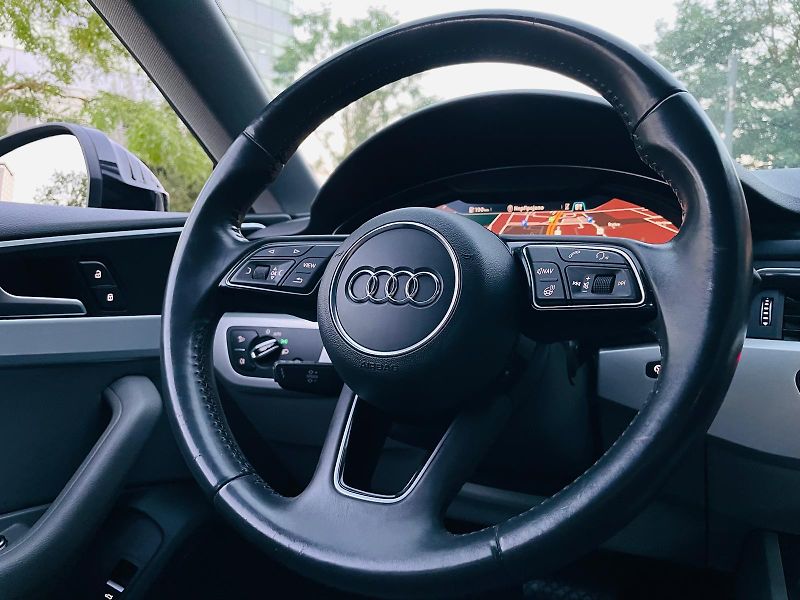 Audi A5 2.0i 140KW AUT KAMERY VÝHŘEV - fotka 25 z 52