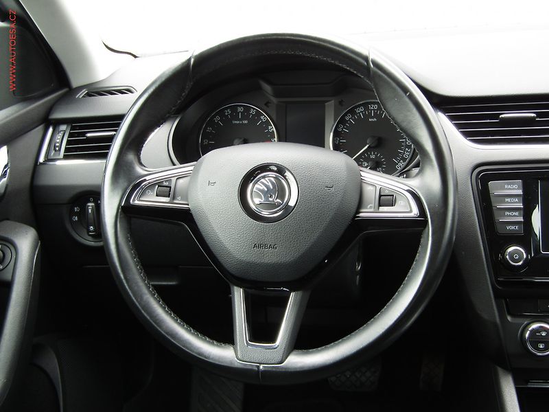 Škoda Octavia (2015) 2.0 TDi, ČR, DSG, bixen - fotka 14 z 21