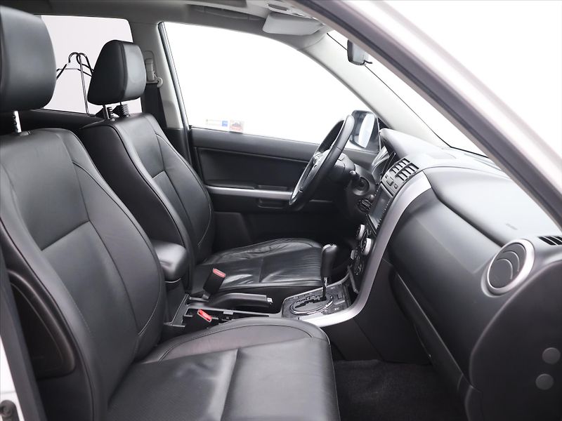 Suzuki Grand Vitara 3,2 VVT 171kW V6 CZ Aut. - fotka 12 z 32