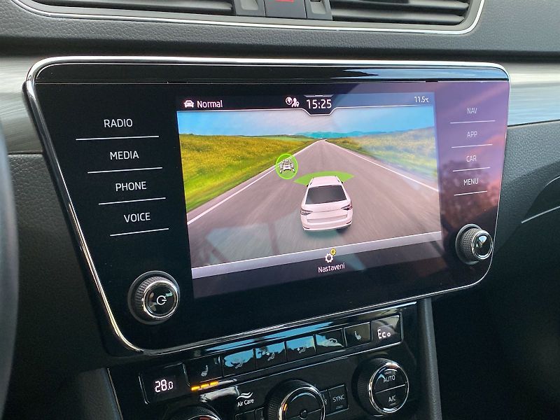 Škoda Superb (2021) Combi 1.4 TSI iV DSG Style - fotka 14 z 34