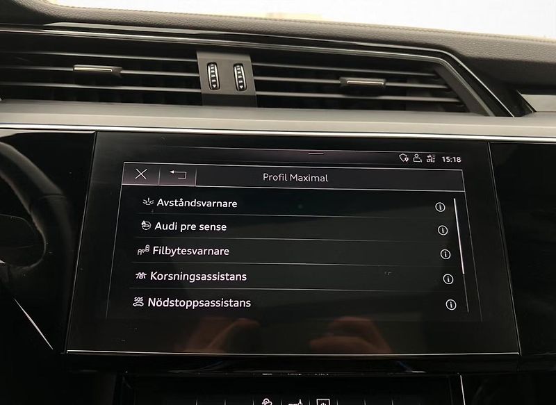 Audi e-tron 55 Quattro 360kam Tažné Pano - fotka 17 z 31