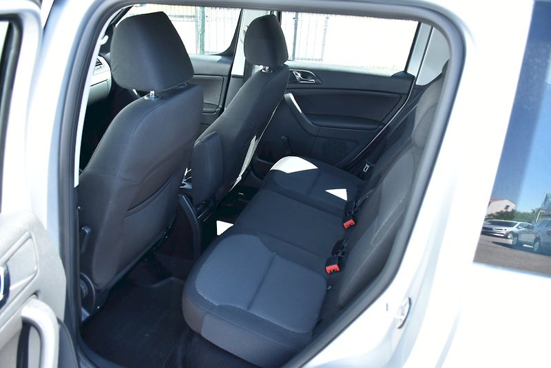 Škoda Yeti (2016) Ambition Plus 1.2 TSI 81kW - fotka 23 z 32