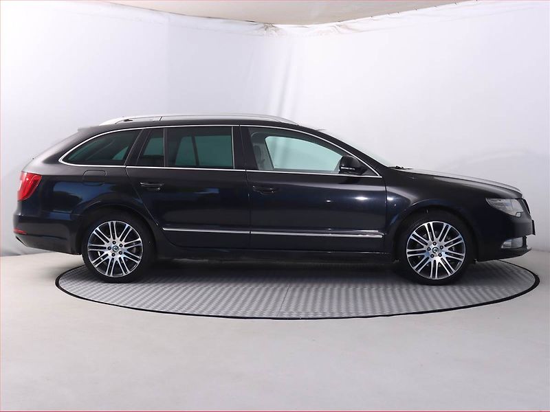 Škoda Superb (2011) Elegance 2.0 TDI, 4X4 - fotka 6 z 22