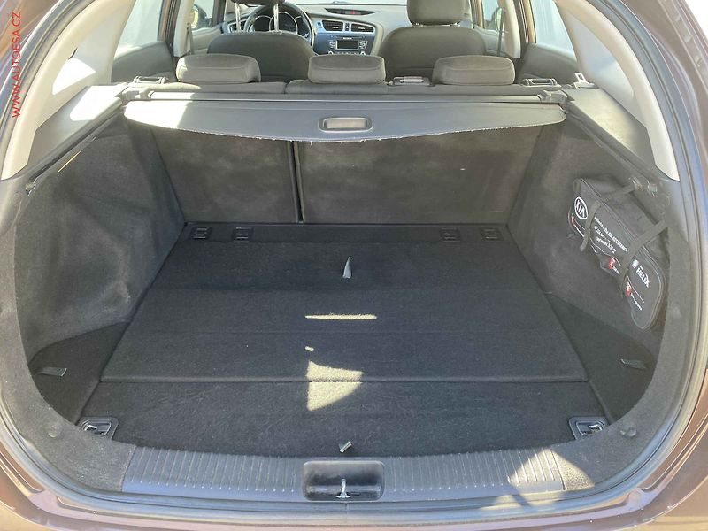Kia Ceed (2013) 1.4i, 2.maj,ČR, servis.kniha - fotka 7 z 15