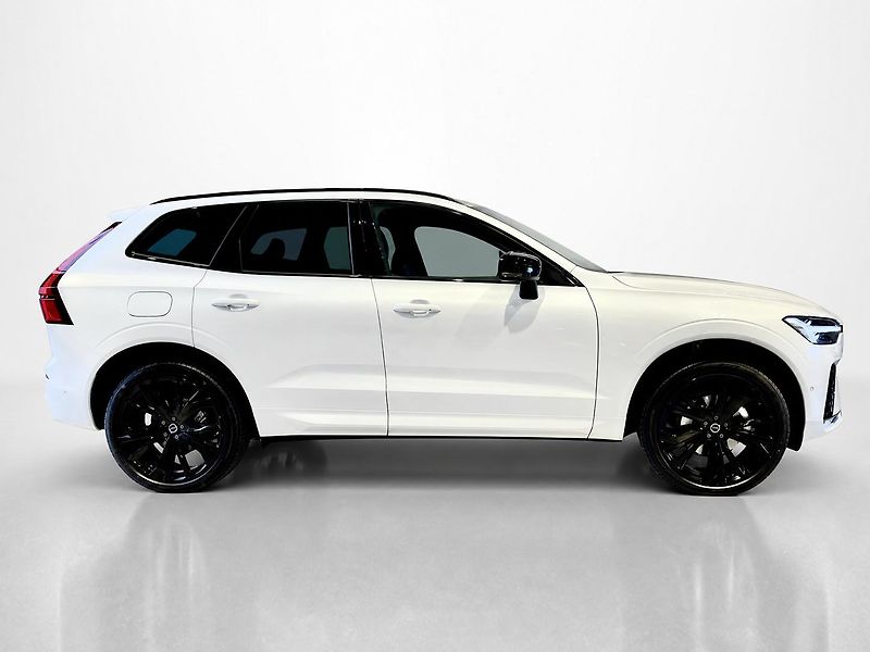 Volvo XC60 (2026) B5 PLUS BLACK + 4SERVIS/ZÁRUKA - fotka 5 z 18
