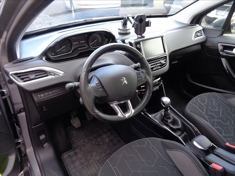Peugeot 2008 1,2 - fotka 14 z 18