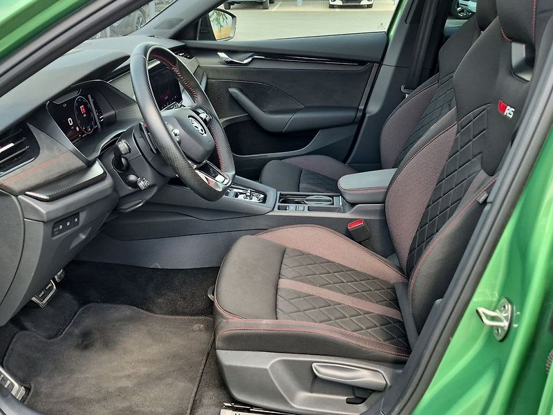 Škoda Octavia Combi 2,0 TSI DSG RS 180 kW - fotka 9 z 28
