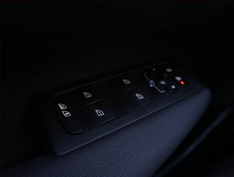 Volvo XC40 (2022) B4 - fotka 19 z 21
