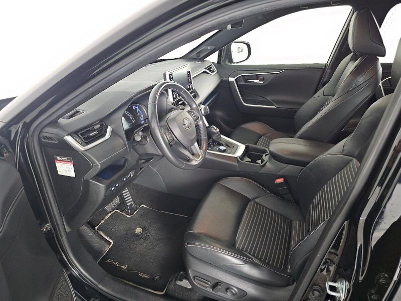 Toyota RAV4 (2021) 2.5HEV 4x4 222k JBL BLACK EDIT - fotka 6 z 34