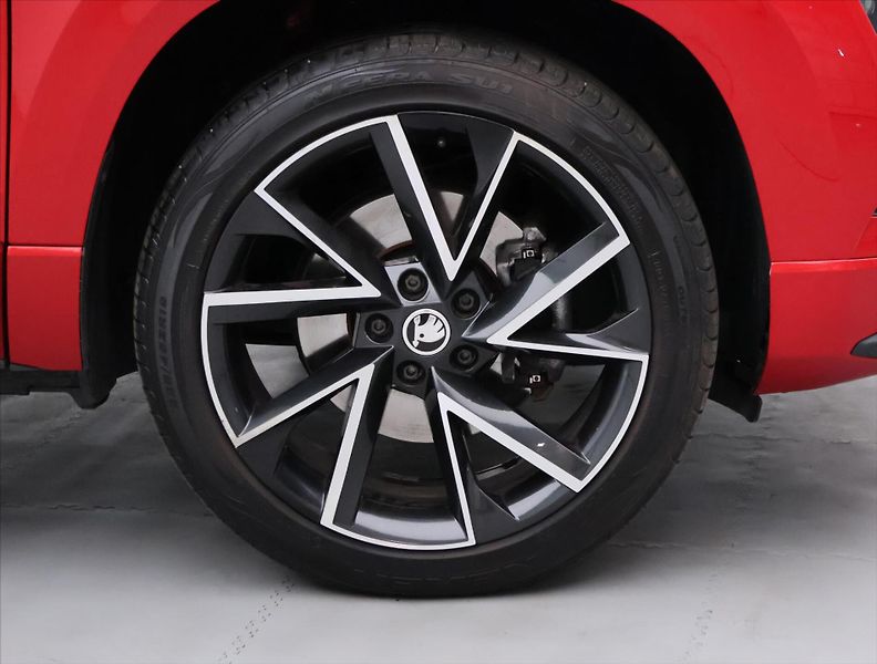 Škoda Karoq 2,0 TSI 140kW DSG Sportline - fotka 29 z 36