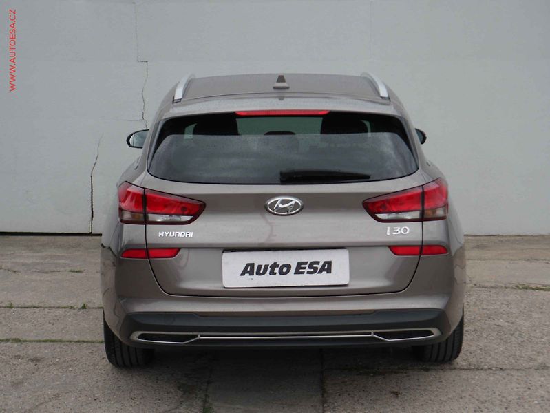 Hyundai i30 (2022) 1.5T-GDi, 2.maj,ČR, servis - fotka 5 z 16