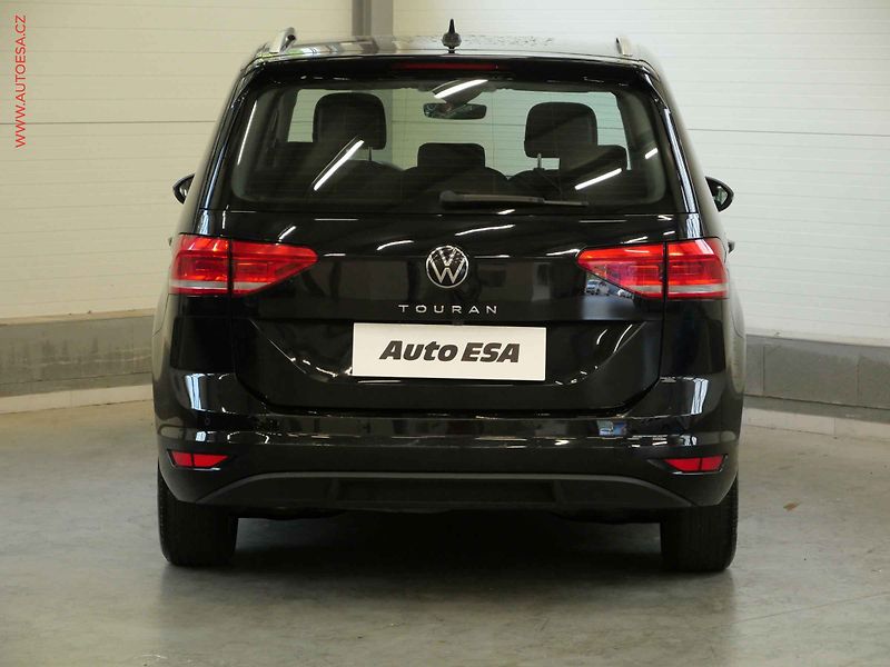 Volkswagen Touran (2022) 2.0TDi, LED, navi, kamera - fotka 5 z 22