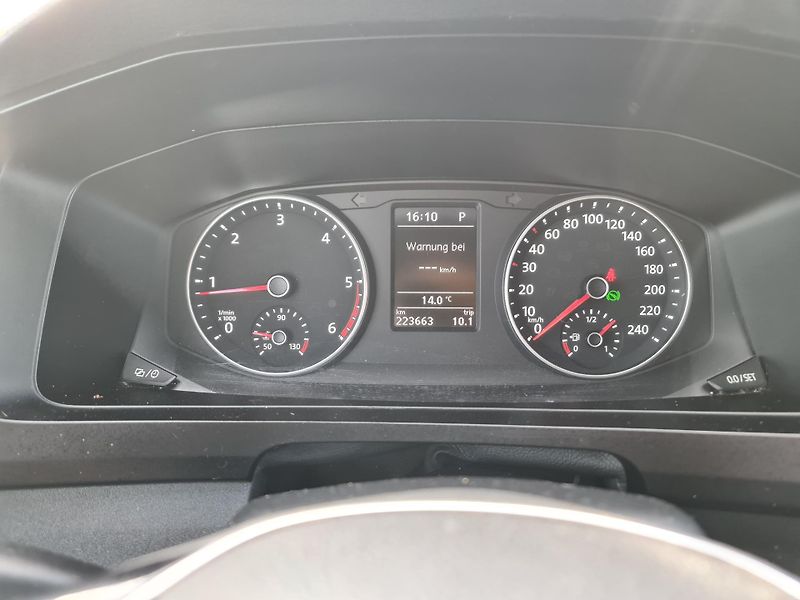 Volkswagen Multivan (2016) T6 2.0 TDi 110-KW DSG POSTEL S - fotka 25 z 35