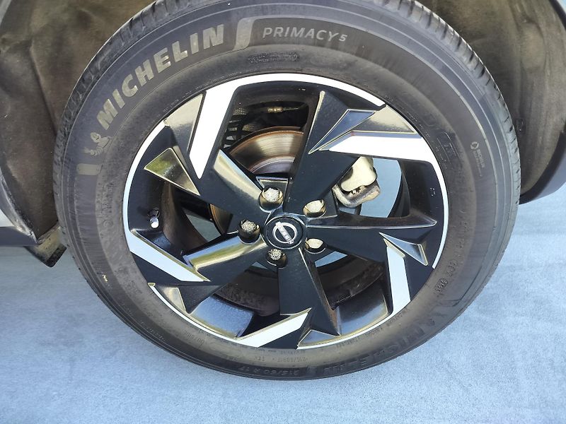 Nissan Juke 1.6 Hybrid - fotka 27 z 29