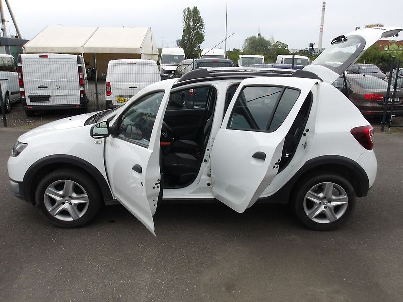Dacia Sandero 1,0i 66kW STEPWAY  ČR NAJ.4000 - fotka 22 z 24