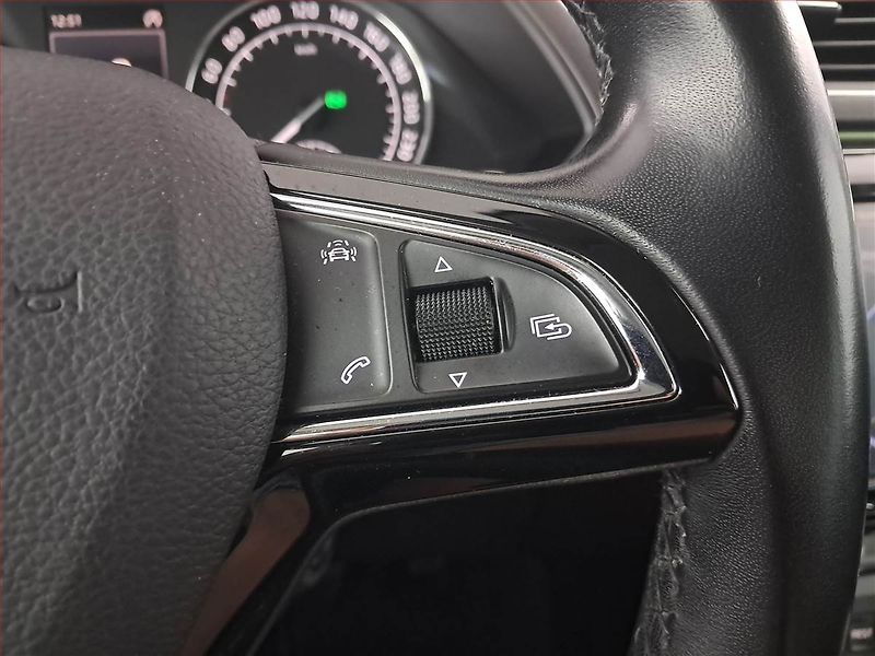 Škoda Superb (2016) Style 2.0 TDI, Automat, Kůže - fotka 19 z 20