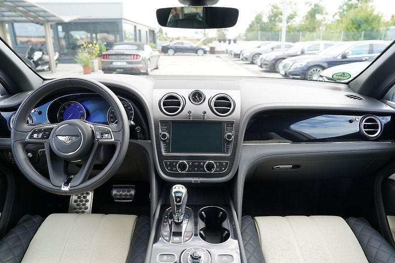 Bentley Bentayga 4.0i V8, Mulliner, ČR, DPH - fotka 31 z 51