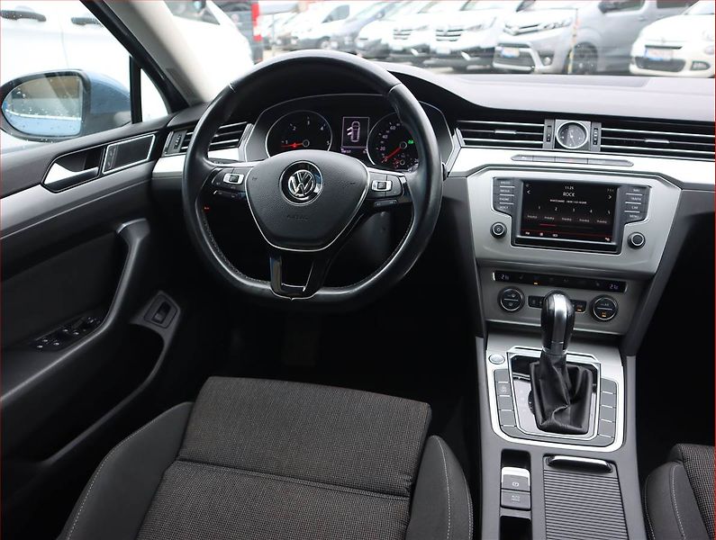 Volkswagen Passat (2015) 2.0 TDI, Automat, Serv.kniha - fotka 7 z 20