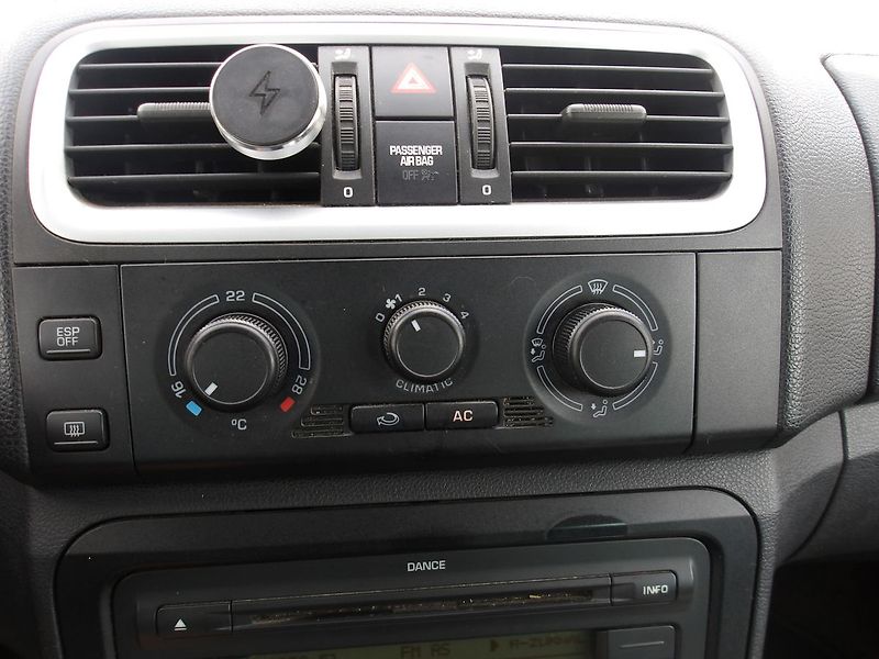 Škoda Roomster 1,6i AUTOMAT !!! - fotka 25 z 28