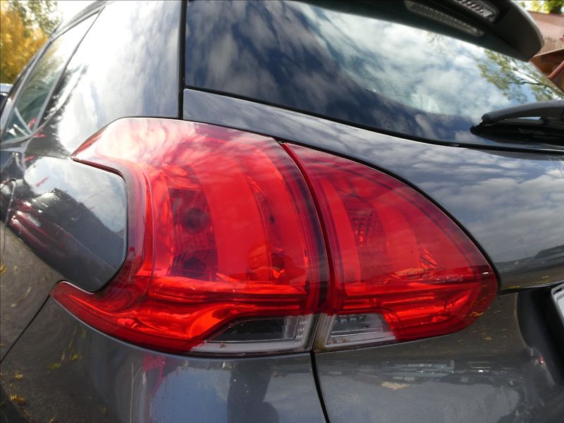 Peugeot 2008 1,2 PureTech 60kW - fotka 11 z 38