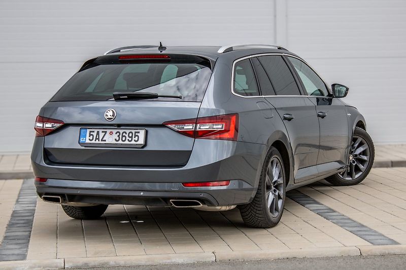 Škoda Superb Laurin Klement - fotka 4 z 44